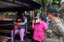Satpol PP Denpasar tertibkan gelandangan saat COVID-19