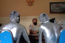 Satpol tangkap "manusia silver" lecehkan pengguna jalan