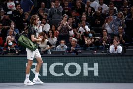 Tsitsipas mundur dari Paris Masters
