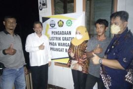 Desa Perangat Baru teraliri listrik dari program Kaltim Bersinar