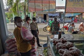Kodim 1617 salurkan ratusan paket bantuan nontunai di Jembrana