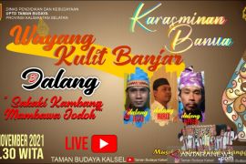 Tiga dalang tampil dalam cerita "sekaki kembang membawa jodoh" di Taman Budaya Kalsel