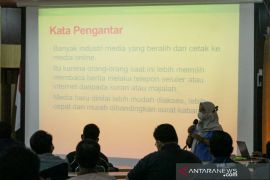 Tangkal hoaks, Kelompok Informasi Masyarakat Situbondo dilatih menulis sesuai KEJ