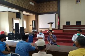 Minta camatnya tidak dipindahkan, masyarakat Latina datangi Balai Kota Payakumbuh