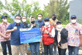 Satgas Bencana BUMN Jatim salurkan bantuan untuk korban banjir bandang Batu