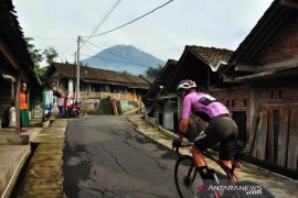 Seri 2 Tour de Borobudur tempuh rute Borobudur-Nepal Van Java