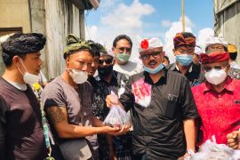 Wabup Bangli hadiri pembagian ikan untuk anak di Desa Batur Utara