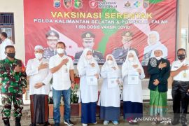 Polda Kalsel vaksinasi 3.034 santri pada tiga ponpes