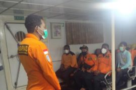 Perahu mesin angkut 10 orang dilaporkan hilang