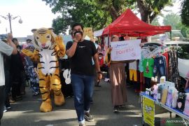 Penggiat lingkungan gelar aksi damai di "car free day" Telanai-Jambi