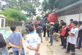 Dua pekerja galian tewas terimpit tanah runtuh di Bukittinggi