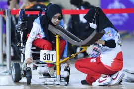 Pengalungan medali boccia dilakukan 13 November 2021