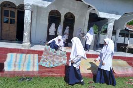 Ini yang dilakukan siswa SMP Nurul Islam Paloh, Pidie