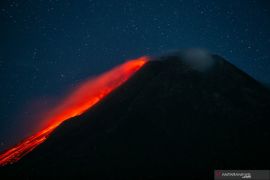 Gunung Merapi luncurkan guguran lava pijar tujuh kali