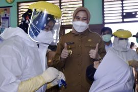 Bupati Rezita Meylani Yopi  tinjau pembelajaran tatap muka