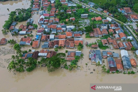 Ratusan rumah warga Karawang terendam banjir akibat luapan Sungai Cibeet