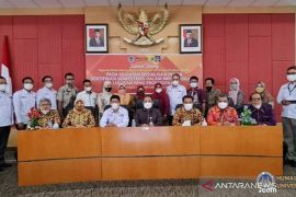 Ini suatu bentuk komitmen UNP dalam meningkatkan kemampuan lulusan yang profesional