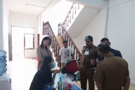 Camat di Bukittinggi ciduk WNA diduga ilegal di sebuah ruko