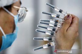Regional governments must fully use COVID-19 vaccine stocks: minister