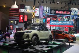 Menko Perekonomian resmi membuka pameran otomotif GIIAS 2021