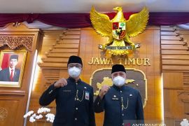 Gubernur Khofifah lantik Pulung Chausar sebagai Kadispora Jatim