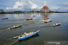 Lomba perahu tradisional Jolloro Page 1 Small