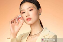 Kiat hadirkan riasan bernuansa "peach", beri tampilan segar di wajah