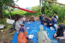 PKM Faterna Unand Bantu Perbaikan Manajemen Pakan di Kelompok Tani Ternak Sapi Kelok Rambai, Nagari Kapau, Agam