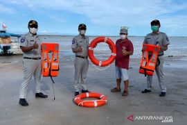 Jasa Raharja Babel Serahkan Bantuan Alat Keselamatan Penumpang