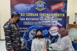 Sebanyak 18.245 warga Kalimantan Selatan ikuti vaksinasi maritim TNI AL