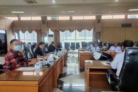 Buruh di Kalsel unjuk rasa tuntut UMP dan masalah lain