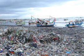 Permasalahan Sampah di Pantai