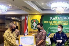 PT KAL terima penghargaan dari Pemprov Kalbar atas kepatuhan pajak