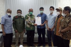 Pansel KPID Sumbar menyerahkan 21 nama calon komisioner ke DPRD Sumbar
