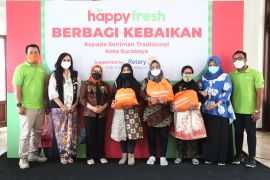 Ratusan seniman tradisonal di Kota Surabaya dapat bantuan sembako