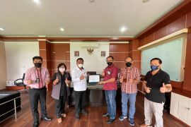 PLN Suluttenggo beri penghargaan kepada pahlawan listrik