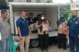 Operasi pasar Bulog - Kadin Dumai minyak goreng dijual Rp12.500 per liter