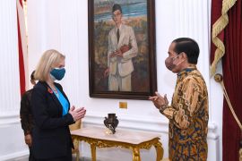 Jokowi, UK Minister discuss carbon market exchange, COVID-19 vaccines