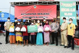 Petrokimia Gresik bantu 1.972 paket sembako untuk korban banjir