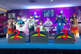 Tambi Sibarani pecahkan rekor angkat berat  Peparnas kelas 80kg putra