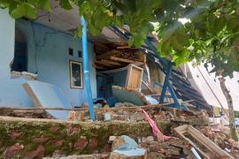 Bencana pergerakan tanah di Cisolok Sukabumi sebabkan rumah retak dan ambruk