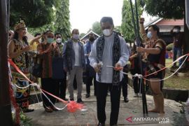 Sekdaprov Kaltim resmikan Rumah Adat Lamin  di TMII Jakarta