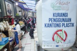 Kiat mengurangi penggunaan plastik