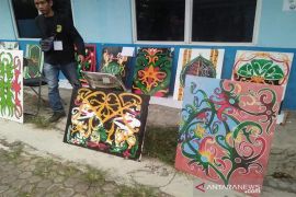 Pemkab  gelar  lomba lukis ornamen flora khas  Barito Utara