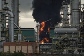 Upaya pemadaman kebakaran kilang Pertamina Cilacap