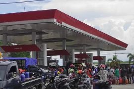 Kendaraan  padati sejumlah SPBU di Kota dan Kabupaten Jayapura