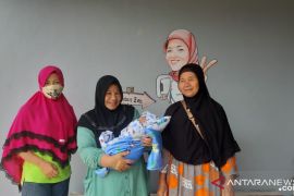 Iwapi Sintang buka ruang tunggu ibu hamil di lokasi pengungsian