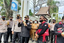 Kaki Kalsel persoalkan hak pengaturan Minerba