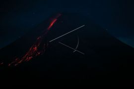 Gunung Merapi luncurkan  35 kali guguran lava pijar pada Senin pagi