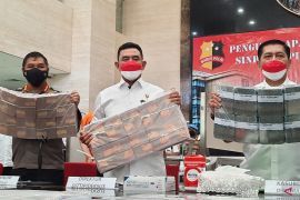 Polri tangkap 13 tersangka jaringan pinjol Ilegal termasuk 3 WNA